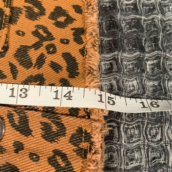 MITTOSHOP Animal NWT Print Denim Button Down Raw Hem Skirt Women's Medium #718 - Picture 10 of 11
